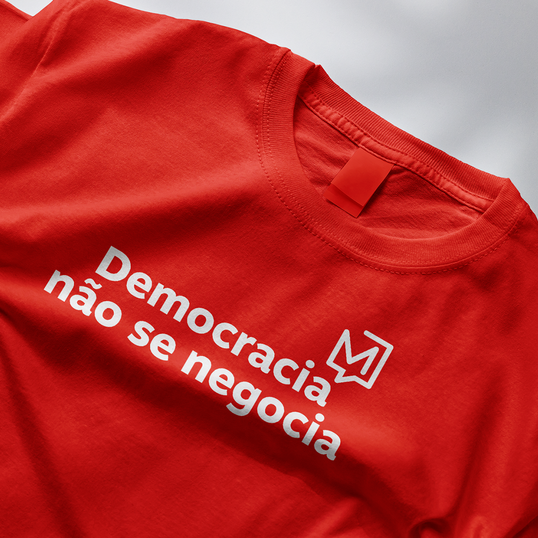 Camiseta Democracia - Vermelha